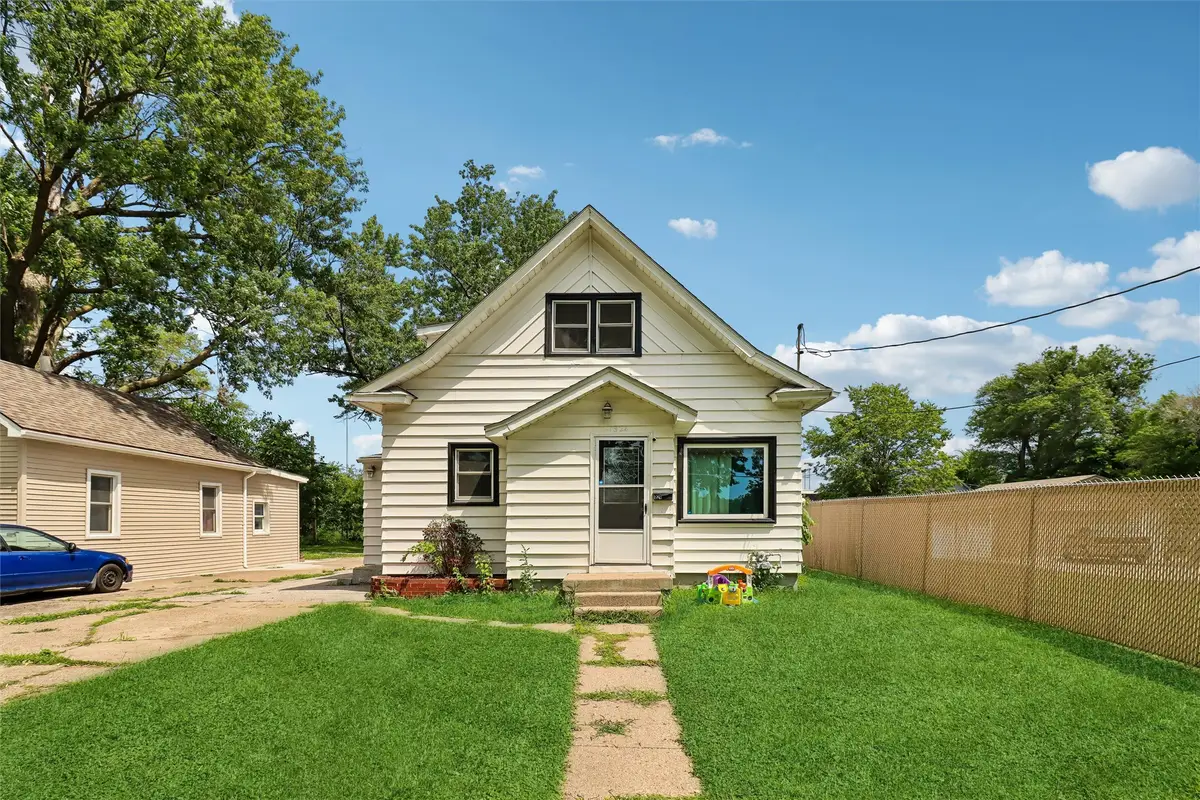 1824 Maple Street, Des Moines, IA 50316 - #1