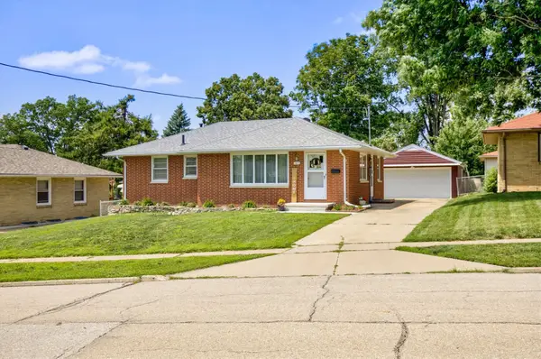 7405 Palm Drive, Urbandale, IA 50322
