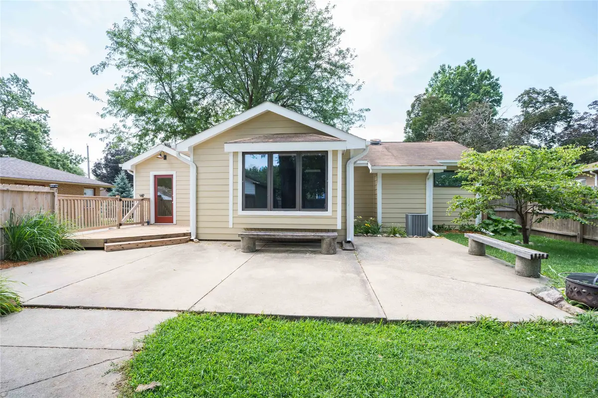 6391 Holcomb Avenue, Des Moines, IA 50322 - #1