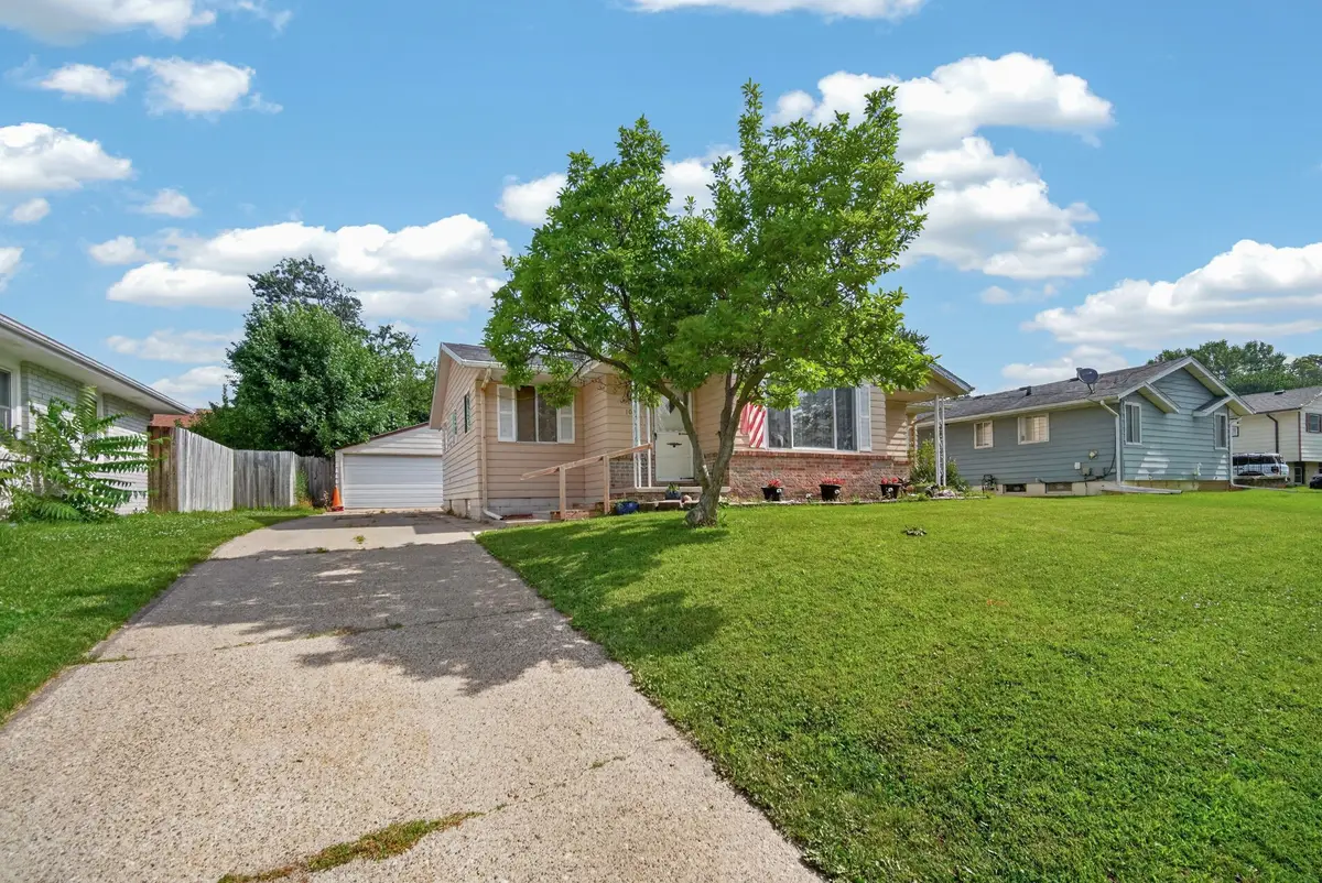 100 E Maxwelton Drive, Des Moines, IA 50315 - #1