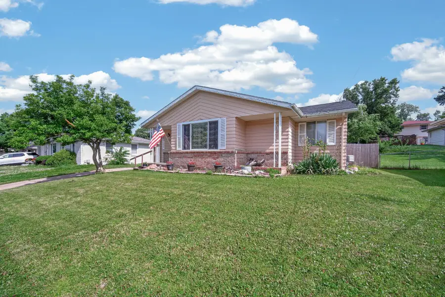 100 E Maxwelton Drive, Des Moines, IA 50315 - #2