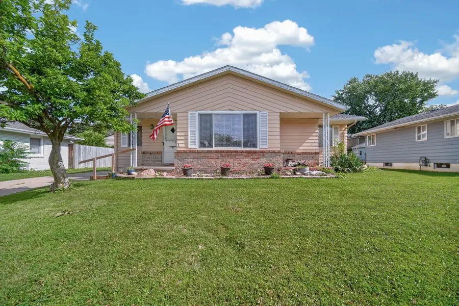 100 E Maxwelton Drive, Des Moines, IA 50315 - #3