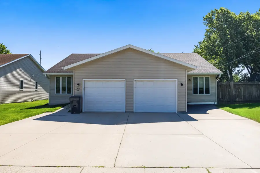 1327 W 3rd Street, Nevada, IA 50201 - #2