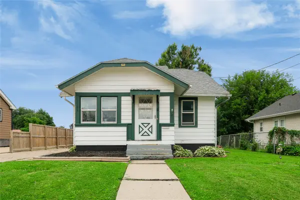 1325 N 4th Avenue E, Newton, IA 50208