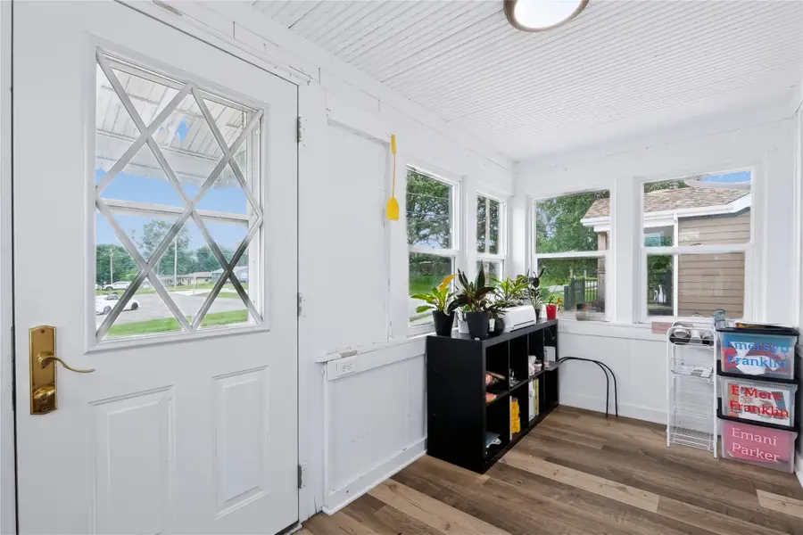 1325 N 4th Avenue E, Newton, IA 50208 - #3