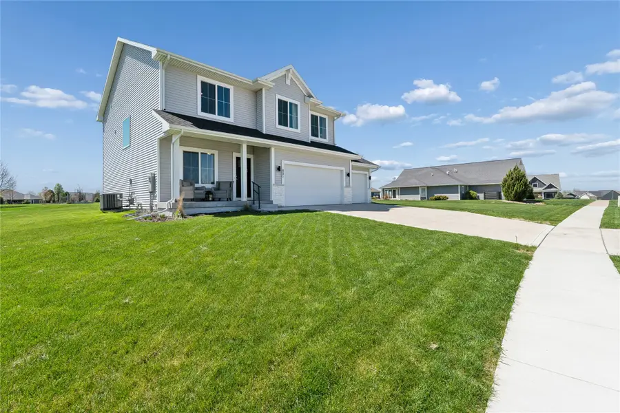 801 Fountain View Drive, Pella, IA 50219 - #2