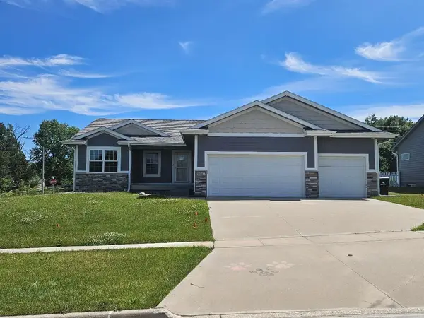 1101 Hunter Court, Adel, IA 50003