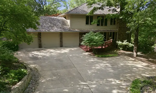 1613 Thornwood Road, West Des Moines, IA 50265