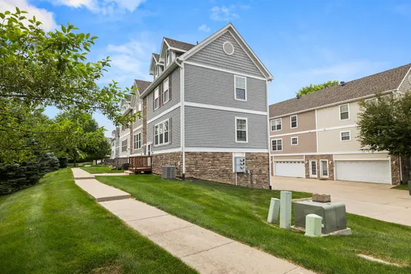 15226 Greenbelt Drive, Urbandale, IA 50323