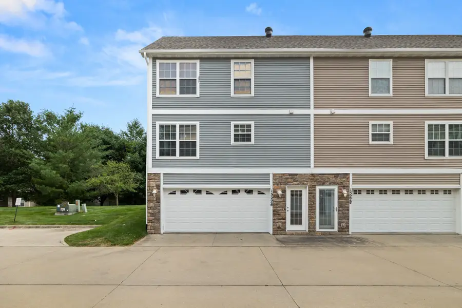 15226 Greenbelt Drive, Urbandale, IA 50323 - #3