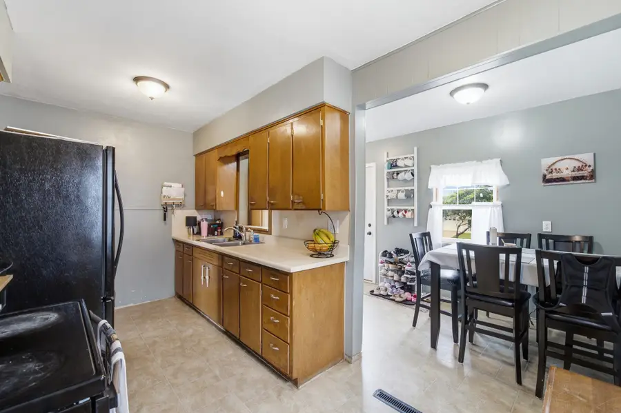 1006 S 11th Avenue, Marshalltown, IA 50158 - #2
