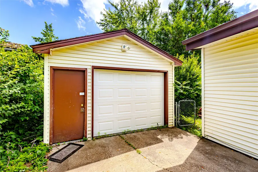 2507 E Tiffin Avenue, Des Moines, IA 50317 - #2