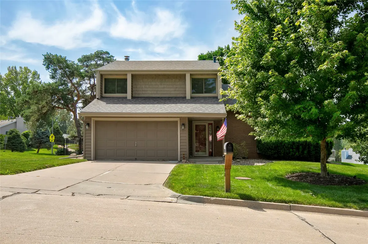7900 Roseland Drive, Urbandale, IA 50322 - #1