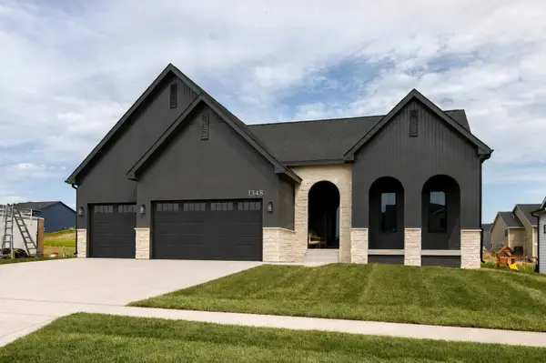 1348 S Auburn Place, West Des Moines, IA 50266