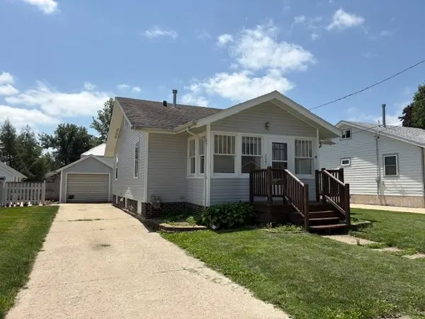 1021 N 5th Avenue E, Newton, IA 50208