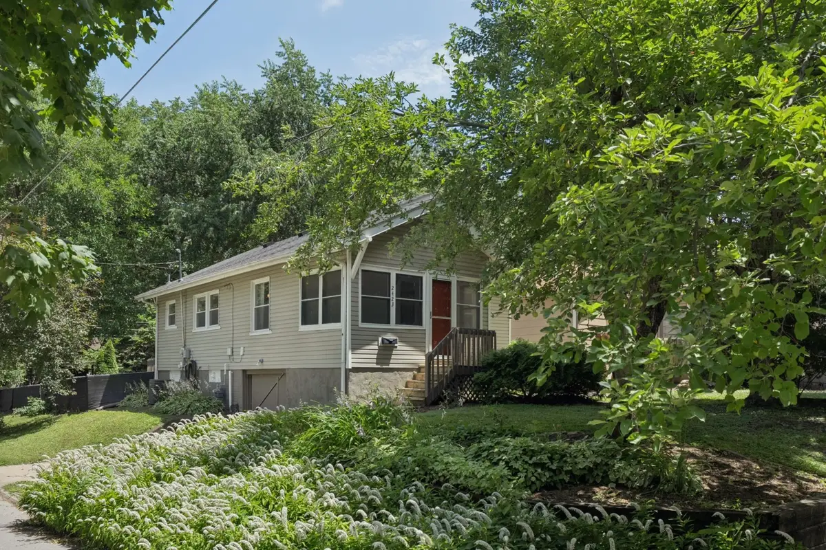 2423 35th Street, Des Moines, IA 50310 - #1