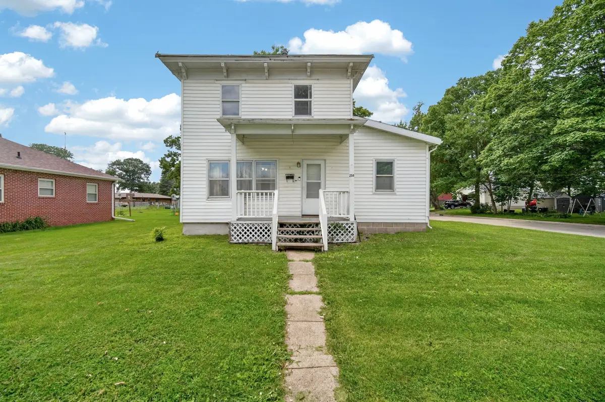 204 S 8th Avenue, Winterset, IA 50273 - #1