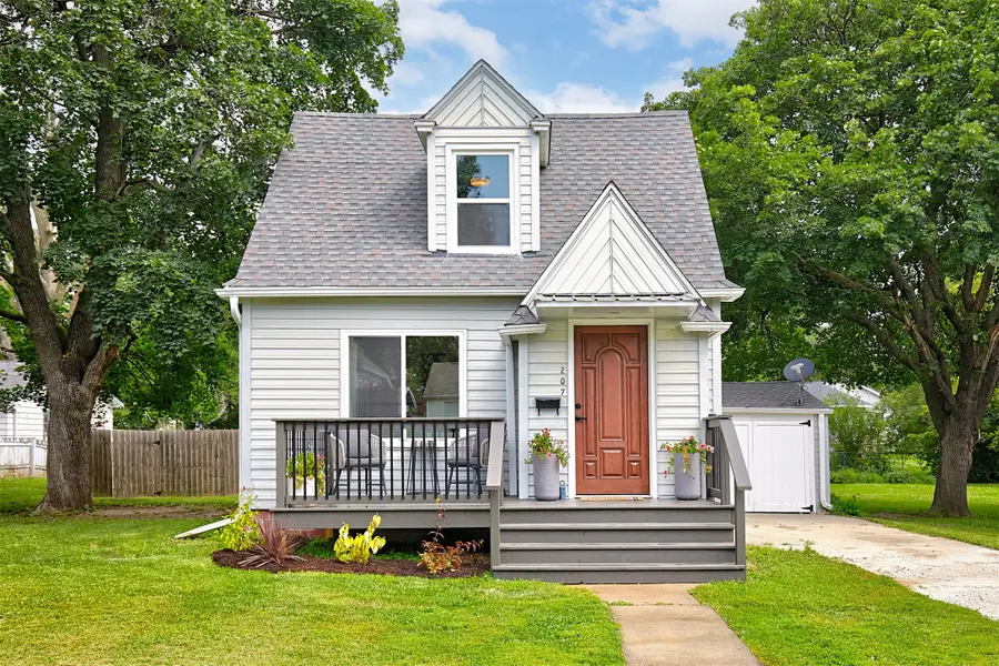 207 E Buchanan Street, Winterset, IA 50273 - #2
