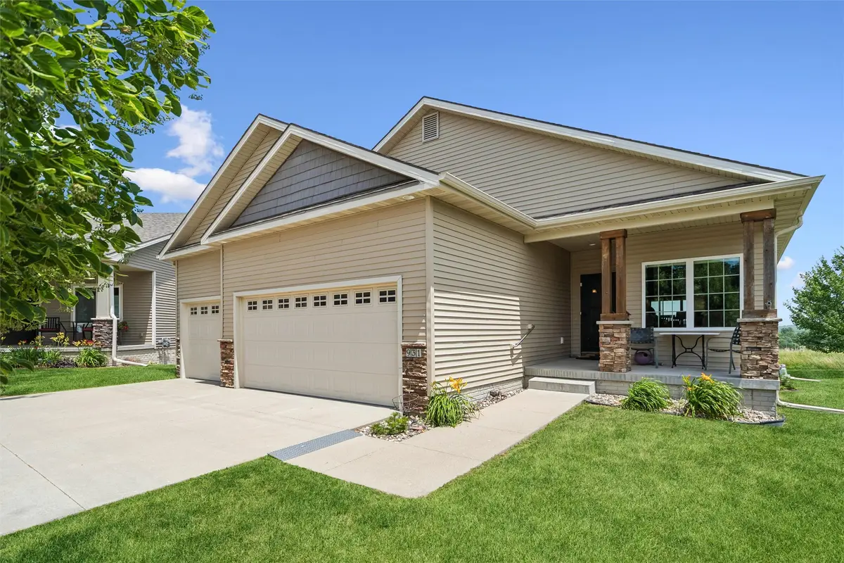 931 15th Avenue Se, Altoona, IA 50009 - #1