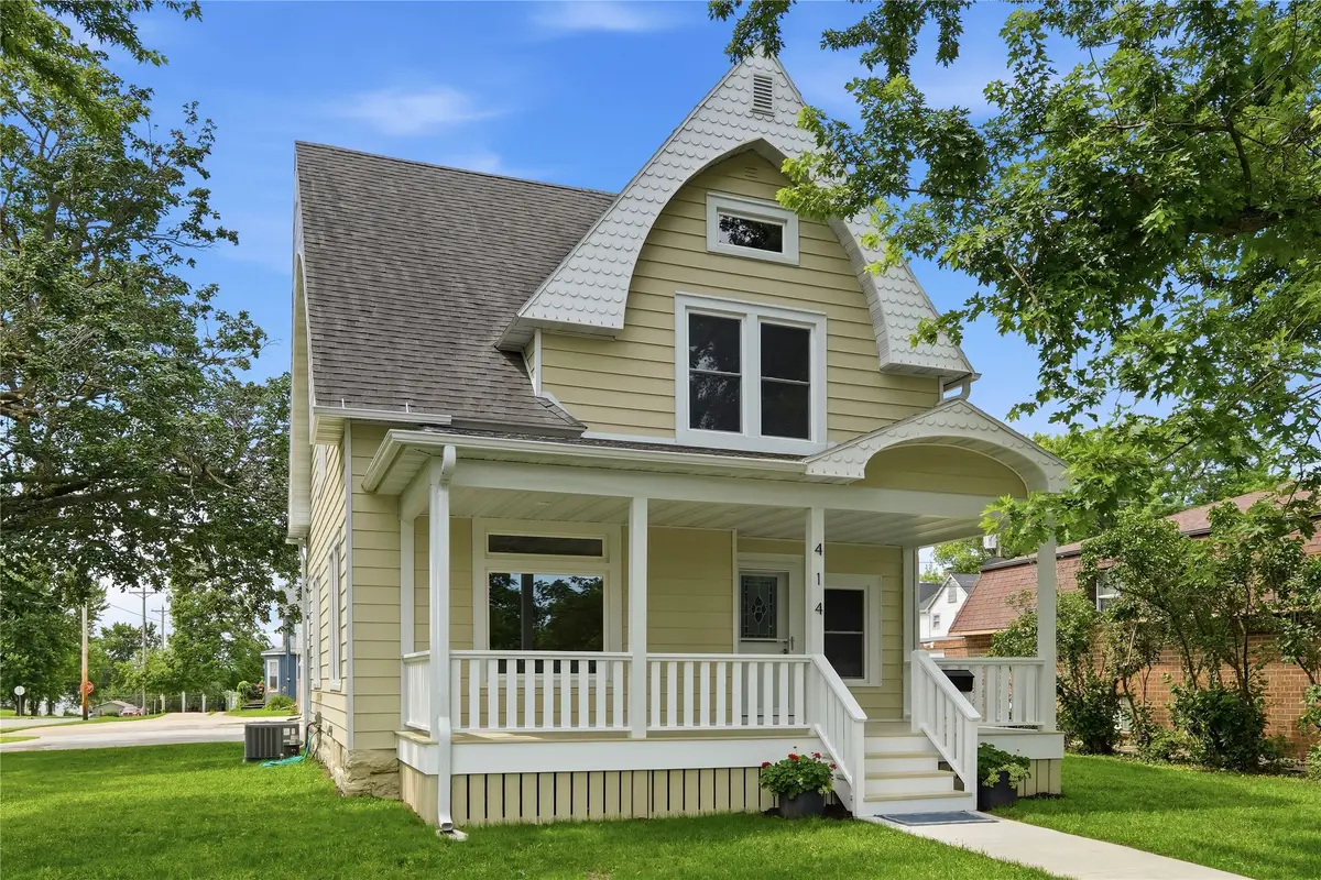 414 E Robinson Street, Knoxville, IA 50138 - #1