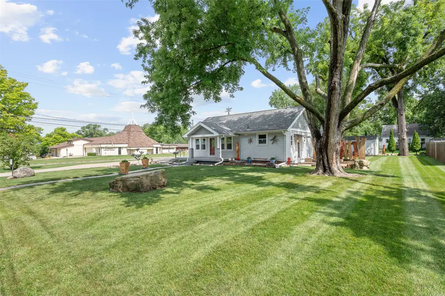 7119 Maryland Drive, Urbandale, IA 50322 - #3