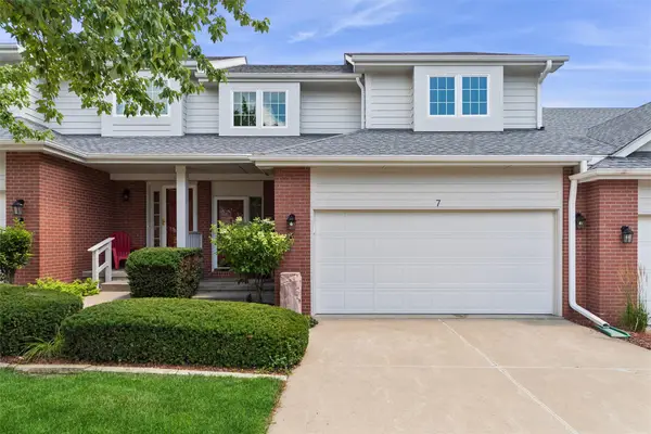 5925 Ep True Parkway #7, West Des Moines, IA 50266