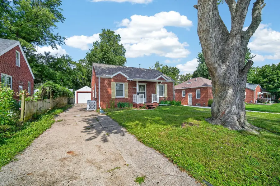 2204 32nd Street, Des Moines, IA 50310 - #2