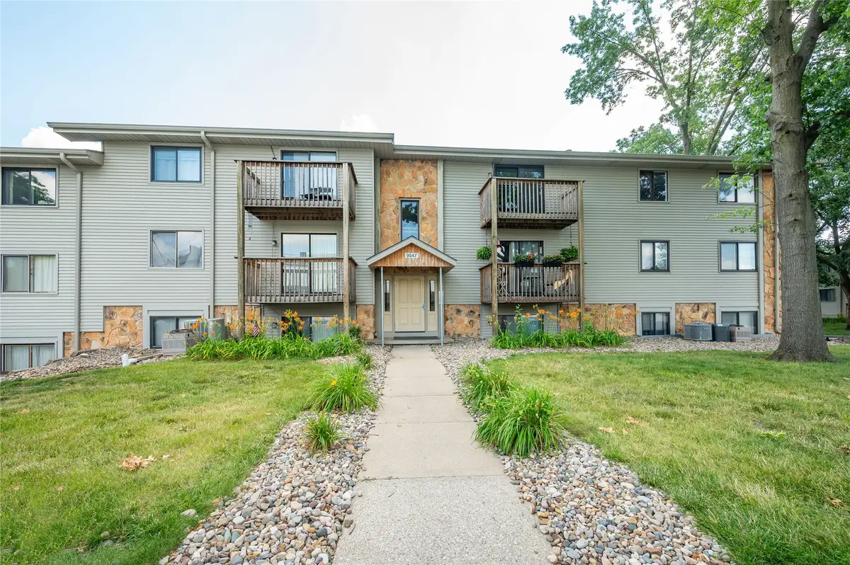 9547 University Avenue #23, Clive, IA 50325 - #1