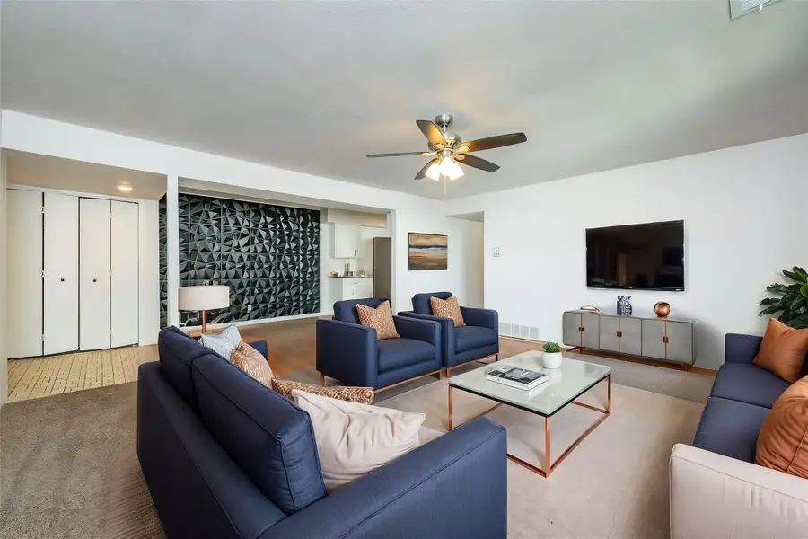 9547 University Avenue #23, Clive, IA 50325 - #2