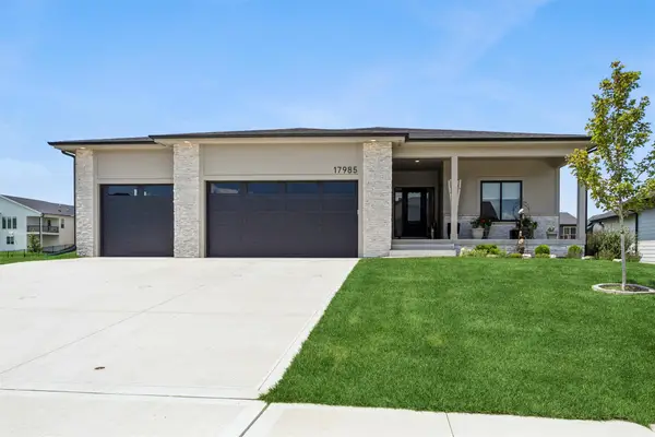 17985 Tanglewood Drive, Clive, IA 50325