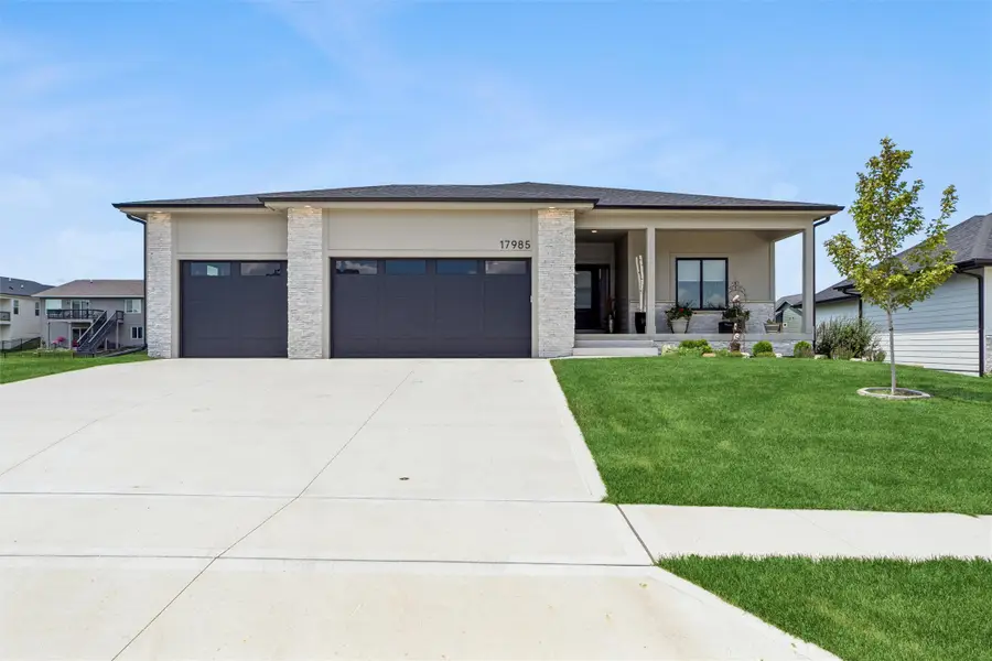 17985 Tanglewood Drive, Clive, IA 50325 - #2