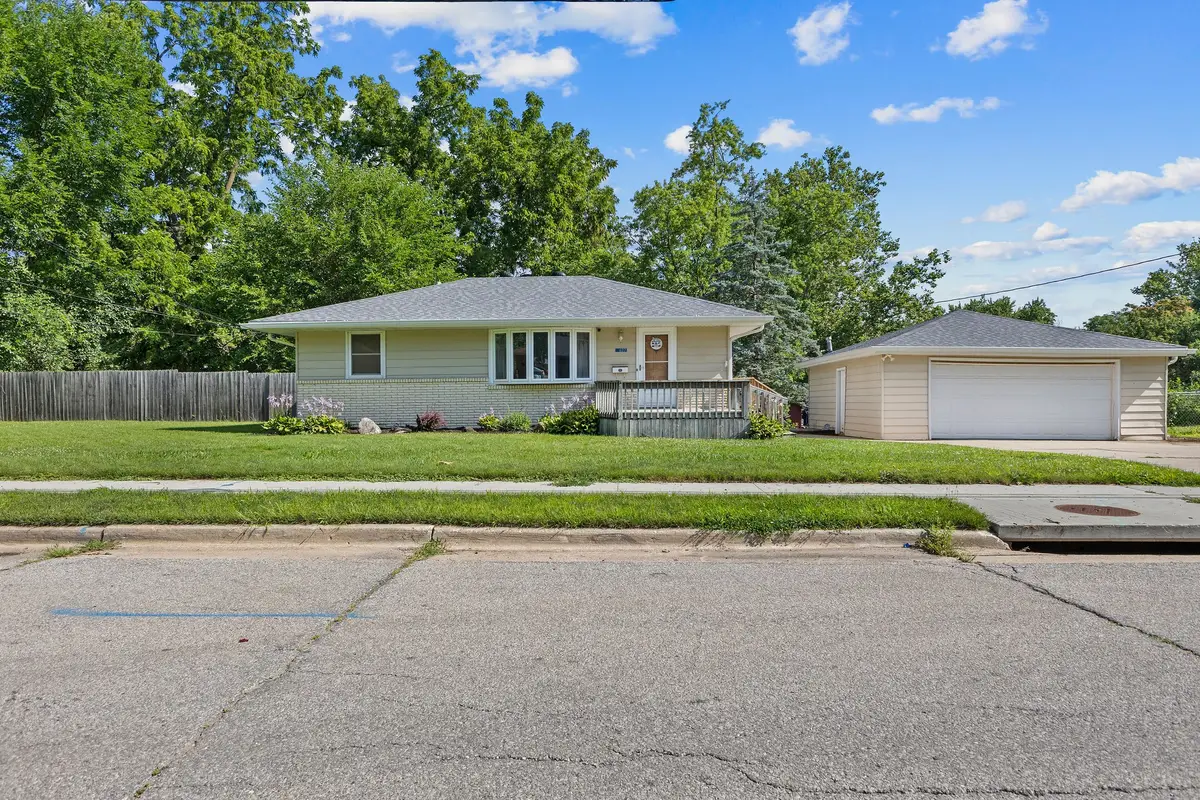 627 Broad Street, Des Moines, IA 50315 - #1