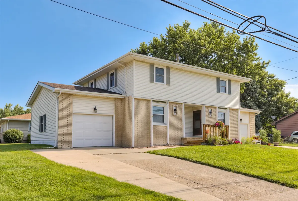 410-412 SE Magazine Road, Ankeny, IA 50021 - #1