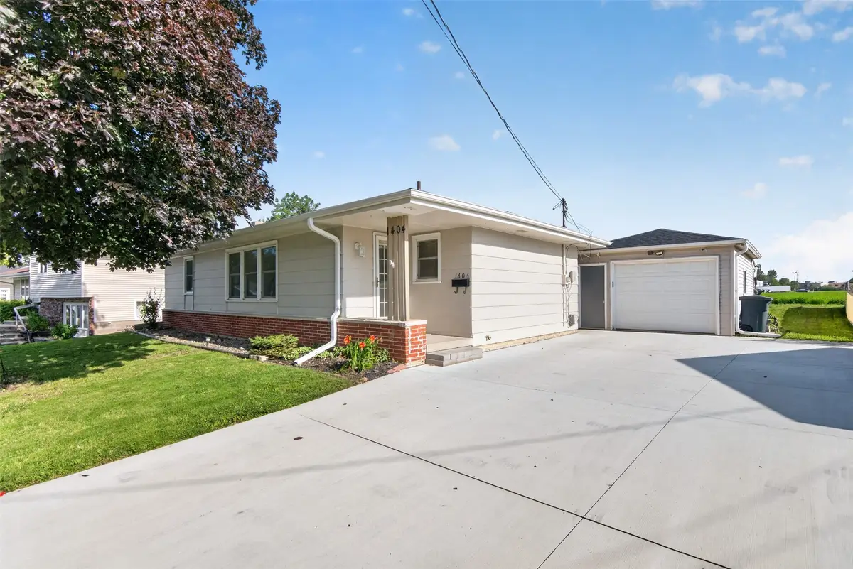 1404 N 9th Ave Place E, Newton, IA 50208 - #1