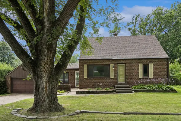 1900 NW 82nd Street, Clive, IA 50325