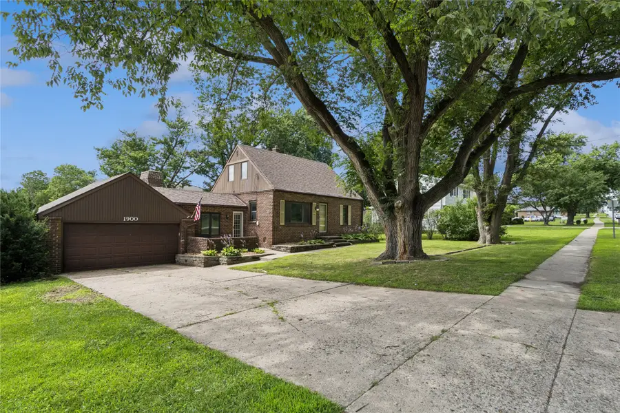 1900 NW 82nd Street, Clive, IA 50325 - #2