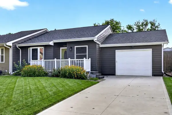 1207 Holly Drive, Norwalk, IA 50211