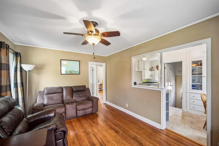 2522 38th Street, Des Moines, IA 50310 - #3