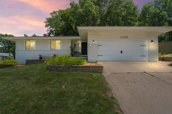 1795 NW 99th Court, Clive, IA 50325