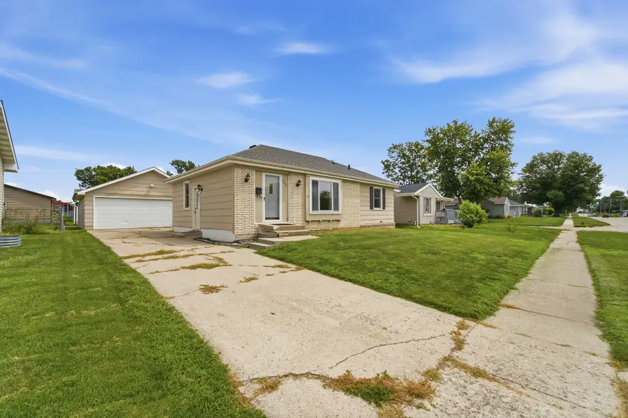2024 N 4th Avenue E, Newton, IA 50208 - #2
