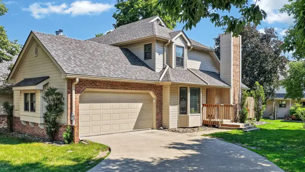 1070 50th Street #14A, West Des Moines, IA 50266