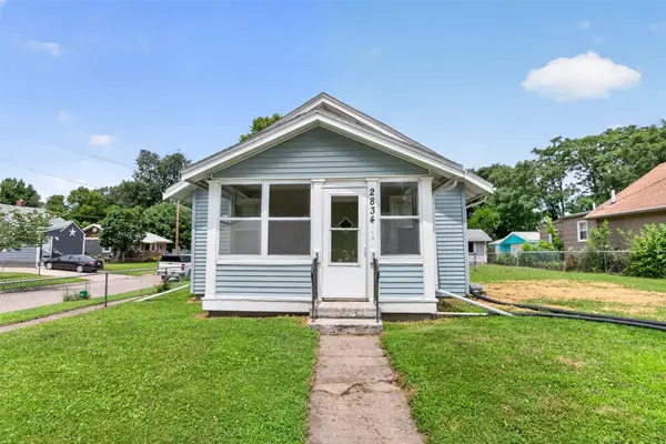 2834 Maple Street, Des Moines, IA 50317