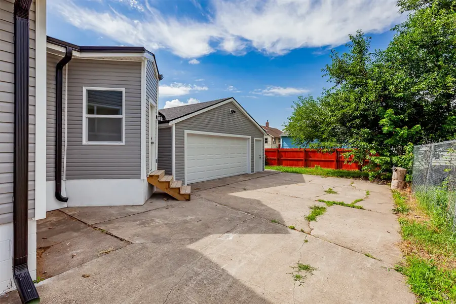 1310 E Ovid Avenue, Des Moines, IA 50316 - #3