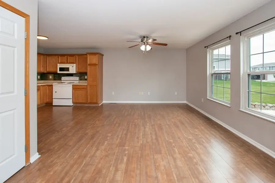 1062 10th Avenue Nw, Altoona, IA 50009 - #3