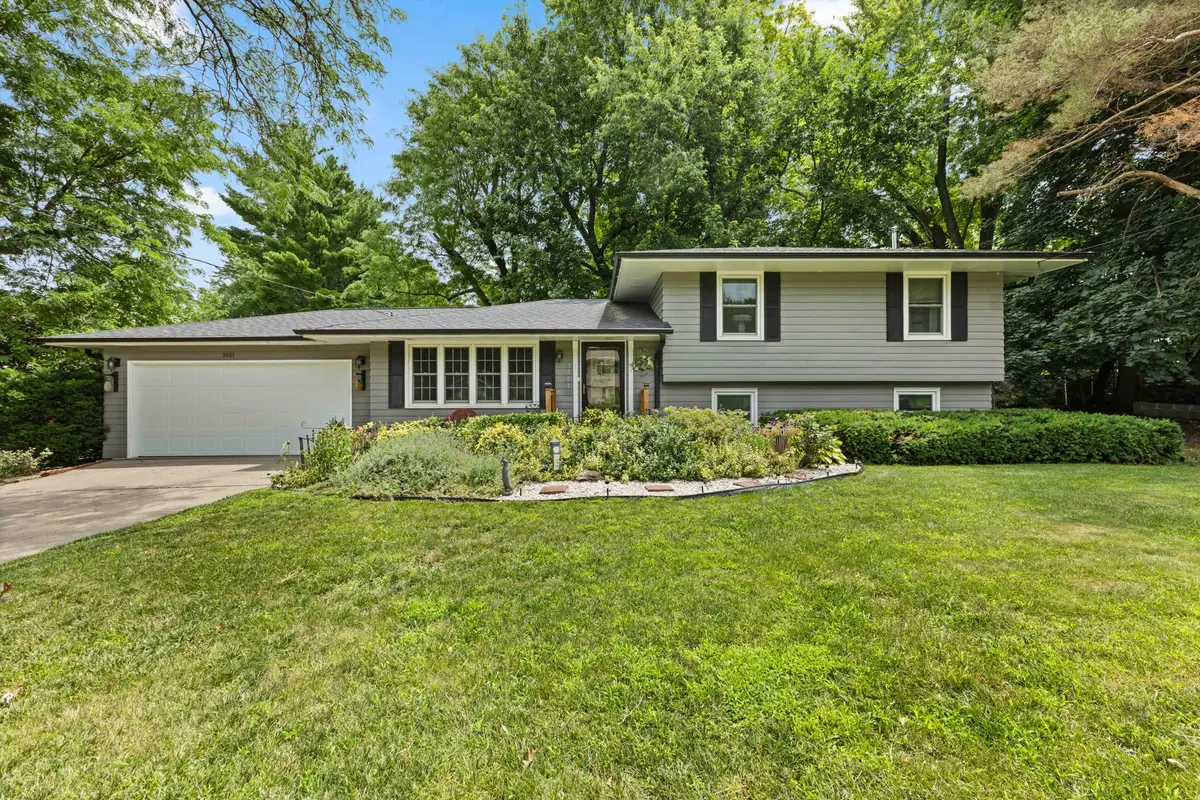 3001 Hillsdale Drive, Urbandale, IA 50322 - #1