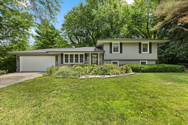3001 Hillsdale Drive, Urbandale, IA 50322