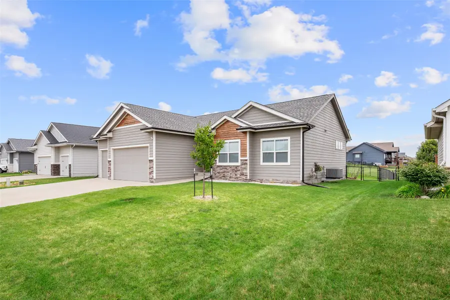 2316 NW 40th Street, Ankeny, IA 50023 - #2
