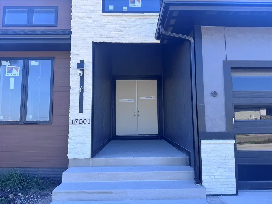 17501 N Valley Drive, Urbandale, IA 50323 - #3