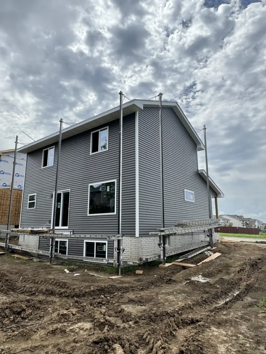 611 W Wright Road, Norwalk, IA 50211 - #3