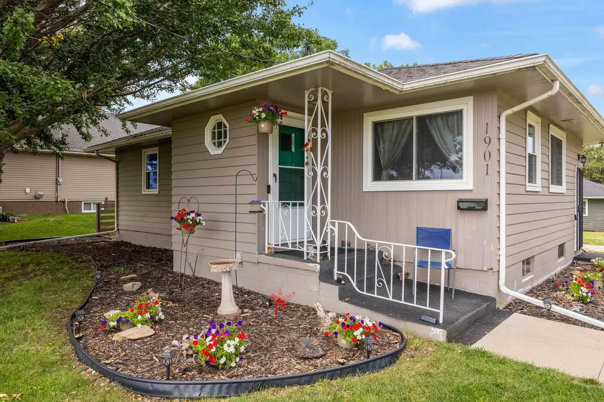1901 Leland Avenue, Des Moines, IA 50315 - #1